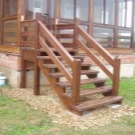 پله چوبی در فضای بیرون