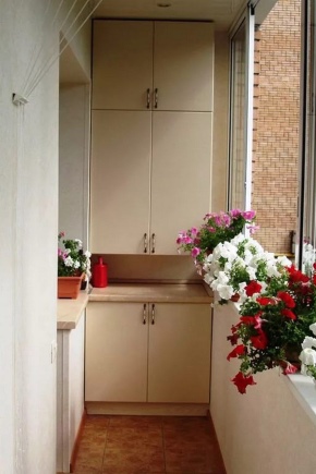 Armoire sur le balcon