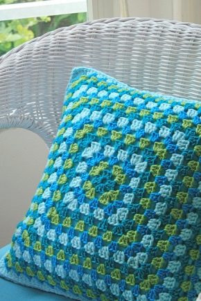  Knitted pillows