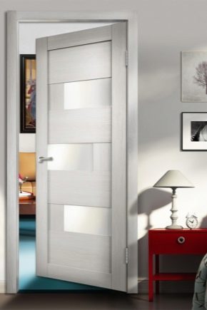  Doors Velldoris: advantages and disadvantages