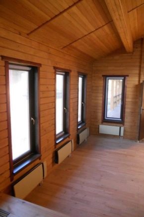  Hoe kan je het houten huis van de dakspaan van binnen insluiten?