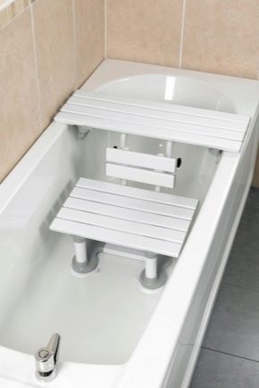  Scaunul pentru baie: tipuri și nuanțe de utilizare
