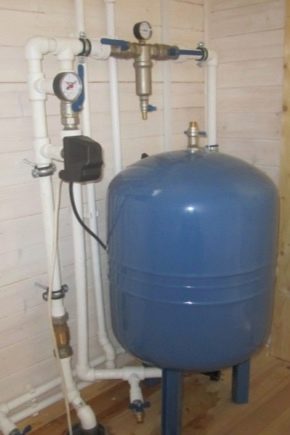  Hydroaccumulator in het watertoevoersysteem: hoe en waarmee moet het worden aangesloten?