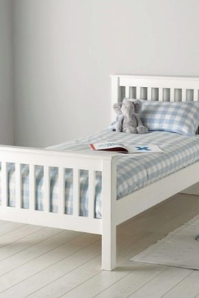 Overview of white baby beds