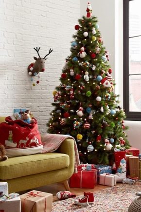  Τεχνητά χριστουγεννιάτικα δέντρα: ποια είναι και πώς να επιλέξετε;