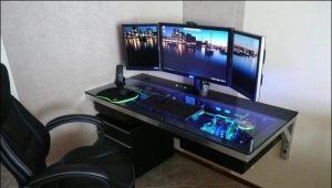  Kleiner Computertisch