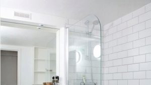  Fehér csempe a fürdőszobához: anyagi jellemzők és befejezési lehetőségek