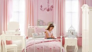  Choosing a baby blanket on the bed for the girl