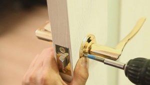  Kaip išardyti durų rankenos vidaus duris?