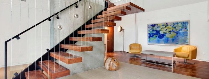  أصناف من السلالم الحديثة لمنزل ريفي: المعايير والمشروع الفردي