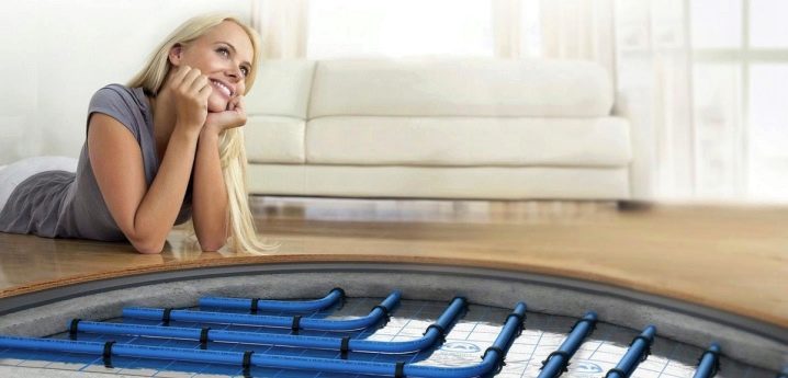  What should be the minimum distance between pipes for floor heating?