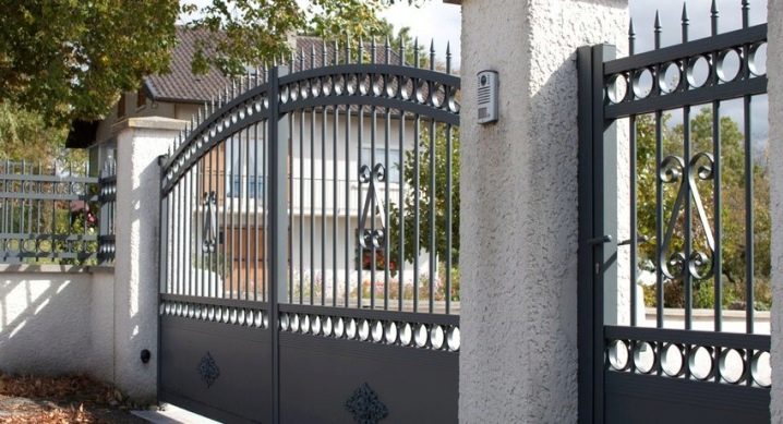  Metal gates: original design ideas