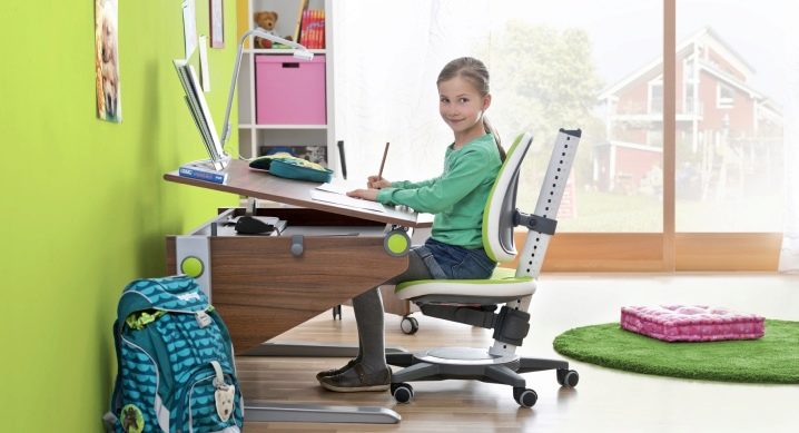  How to choose a chair for the student, height adjustable?