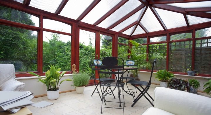  Glasstak: fördelarna och nackdelarna med ett genomskinligt tak