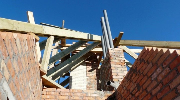  Reparați acoperișul sau înlocuiți: când problema dezmembrării este relevantă?