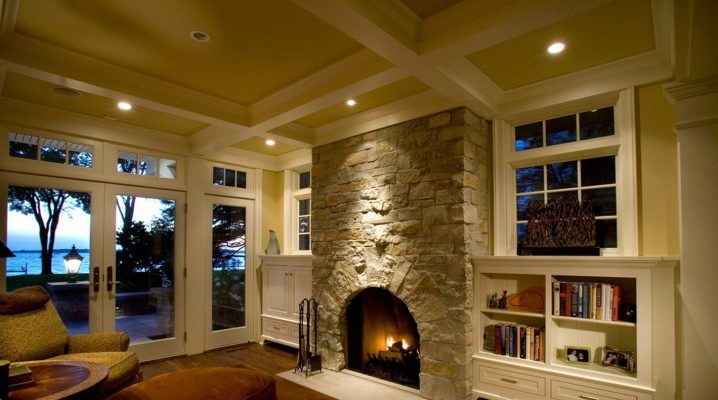  Design a living room with a fireplace in a private house