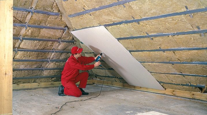  تسخين العلية في منزل مع سقف بارد: اختيار المواد ومراحل العمل