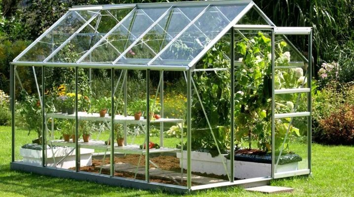 Greenhouses at greenhouses upang bigyan: mga tampok ng pagpili