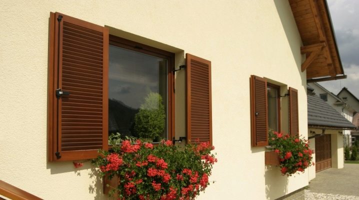  Drewniane okiennice: tradycyjne wzory w nowoczesnym stylu domu