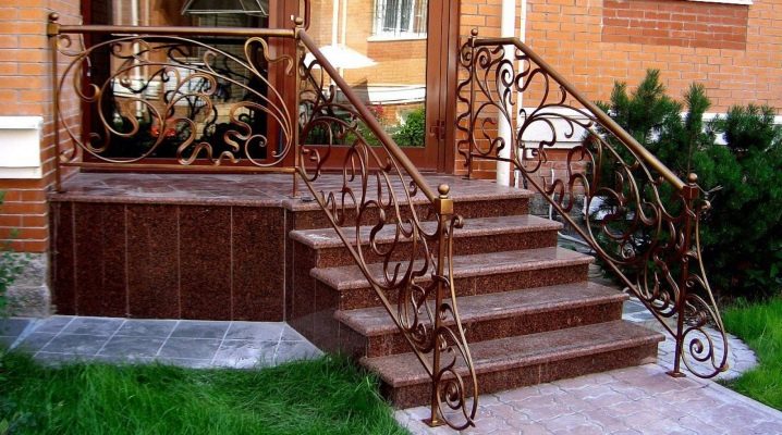  Granite steps: material features and design options