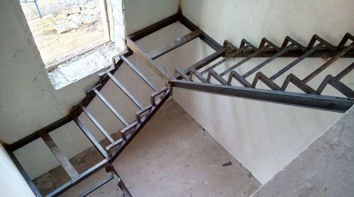 Co je lepší udělat rám schodů?