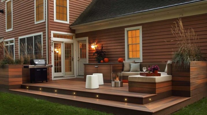  How to make a porch for a wooden house?