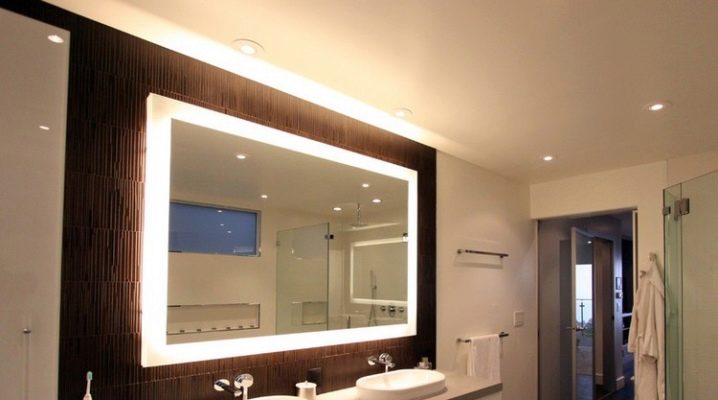  Hur man väljer en spegel med ljus i badrummet?