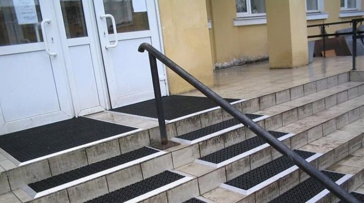  Řešíme otázku bezpečnosti: na schodech vyberte protiskluzové podložky
