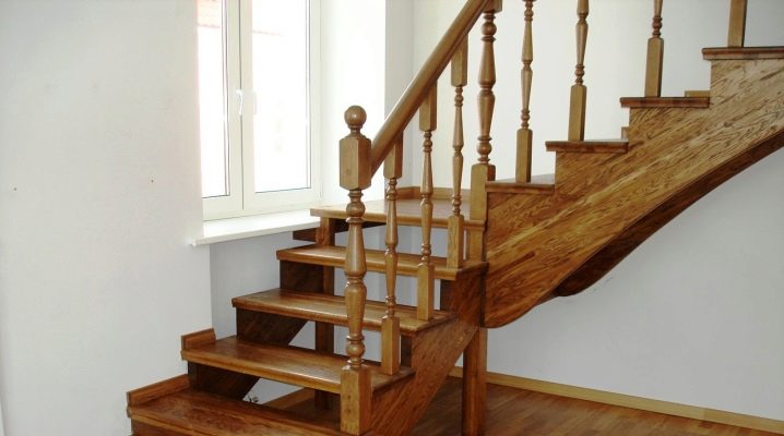 एक निजी घर की सीढ़ियों के लिए घटकों की पसंद