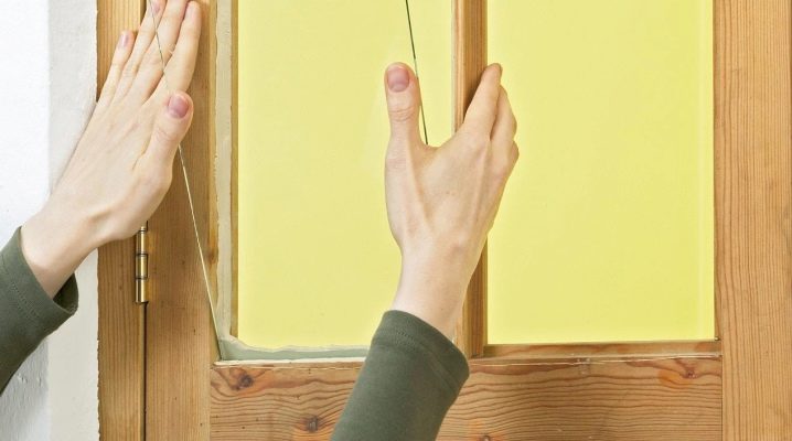  Comment remplacer correctement et rapidement le verre dans les fenêtres en bois?