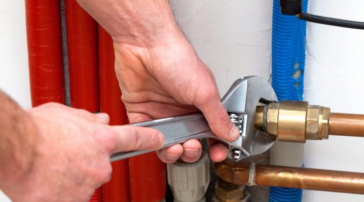  Replacing pipes in an apartment: damage diagnostics and installation recommendations