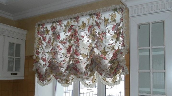  Austrian curtains in the interior