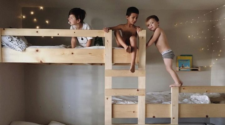  3 명의 어린이를위한 침대 : 작은 방에 적합한 옵션