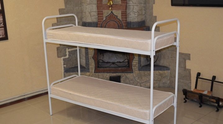  Choosing iron bunk beds for builders and workers
