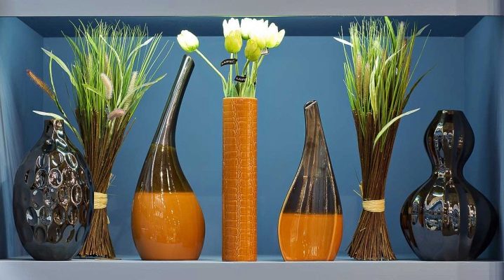  Vases: iba't ibang mga materyales at mga form sa loob