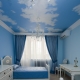  Modrá tapeta v ložnici