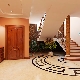  Özel bir evde bir merdiven ile ilginç tasarım seçenekleri salonu