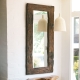  Specchio con una mensola nel corridoio: caratteristiche di alloggio