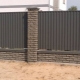  Paggawa ng isang bakod ng mga brick at corrugated DIY