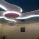  Feszített mennyezeti lámpák LED csíkkal: telepítési jellemzők