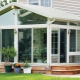  الشرفة إلى المنزل مع النوافذ البلاستيكية: ميزات التصميم