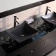  Modern bir dairenin tasarımında siyah lavabo