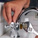  Come risolvere il rubinetto gocciolante nel bagno: caratteristiche di vari disegni