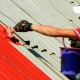  Dipingere il tetto: le regole per scegliere e applicare la vernice