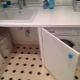  욕실 세탁기 캐비닛 : 변형 및 배치 팁
