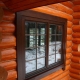  إطارات النوافذ الخشبية: إيجابيات وسلبيات المواد الصديقة للبيئة