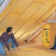  Tecnología de aislamiento del techo de una casa de campo.