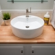  Velger en benkeplate under vasken på badet