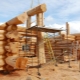  Къщи от дървени трупи: как да се изгради висококачествено и топло жилище?