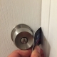  Hoe de binnendeurvergrendeling te openen zonder sleutel?
